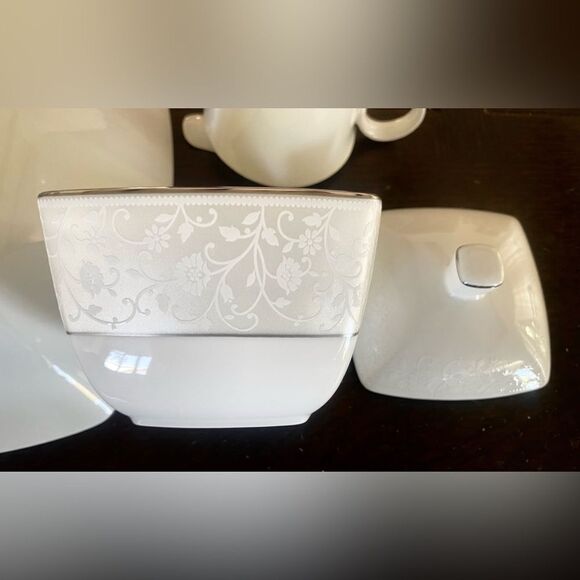 Mikasa Venetian Lace Bone China Serving Bowl -Sugar -Creamer Discontinued Piece - Picture 13 of 16